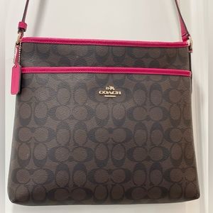 COACH 👛, authentic crossbody bag. In great preloved 💝 condition.